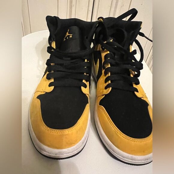 Nike Air Jordan 1 Mid Reverse New Love Size 8.5 554724-071 main image 9